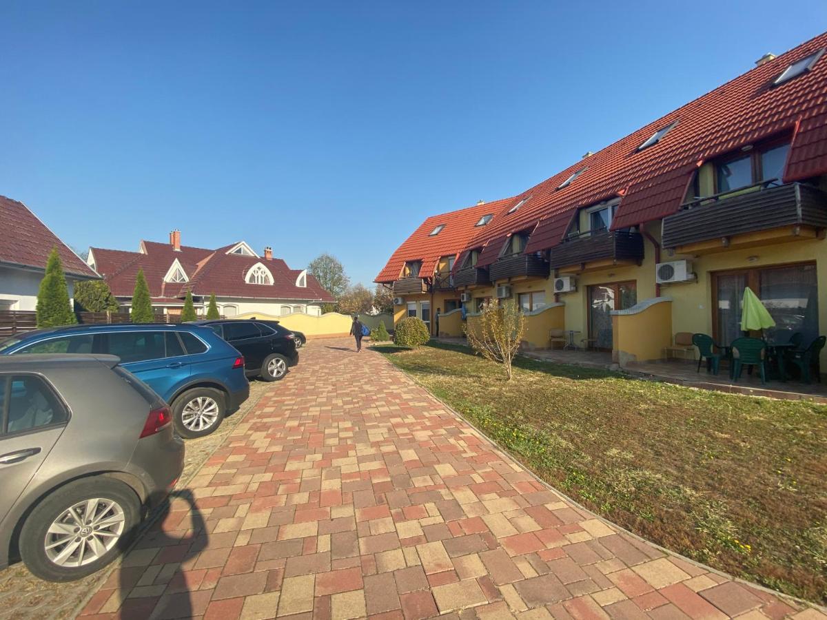 Appartement Mimi Apartman à Gyula Extérieur photo