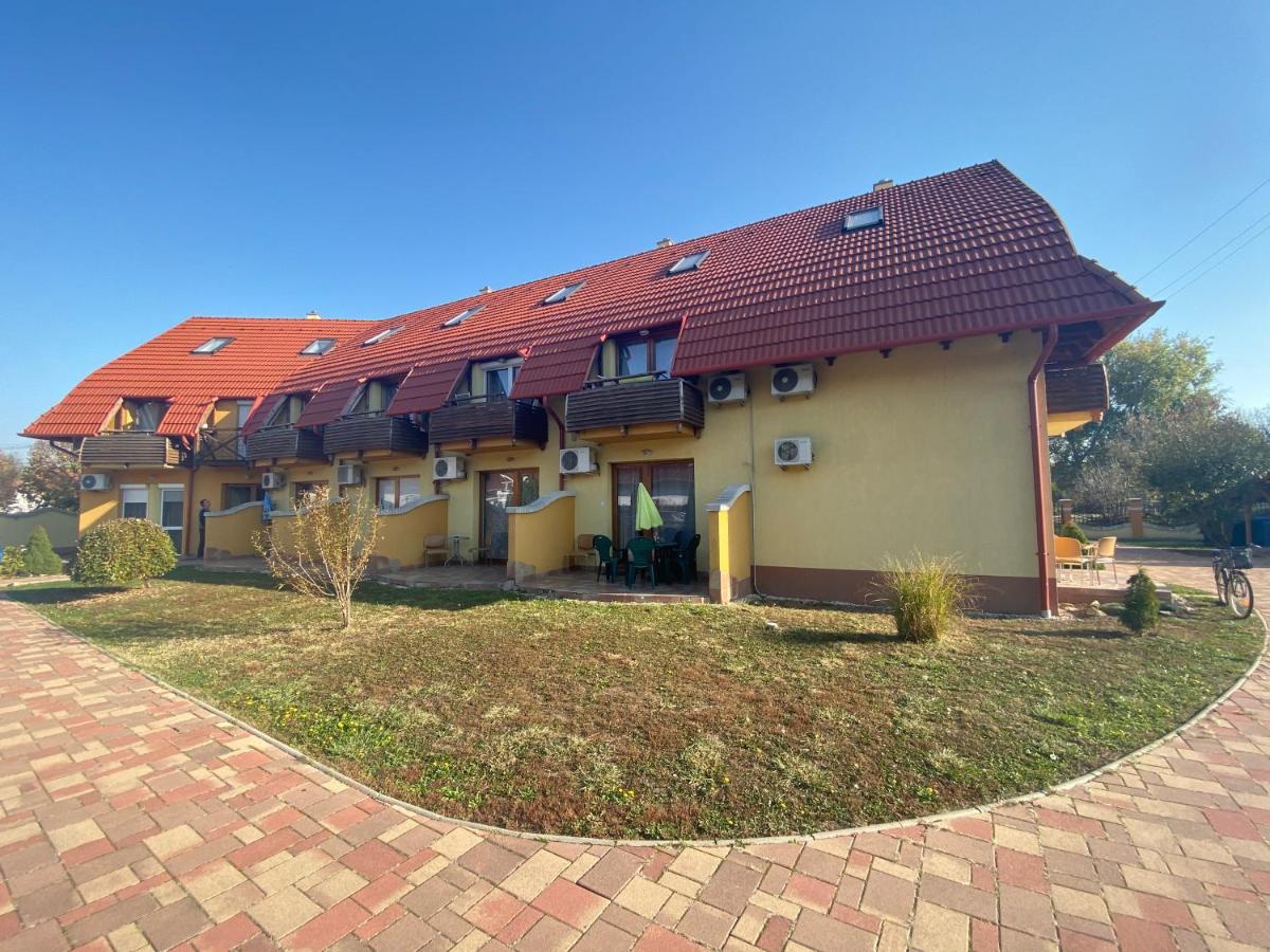 Appartement Mimi Apartman à Gyula Extérieur photo